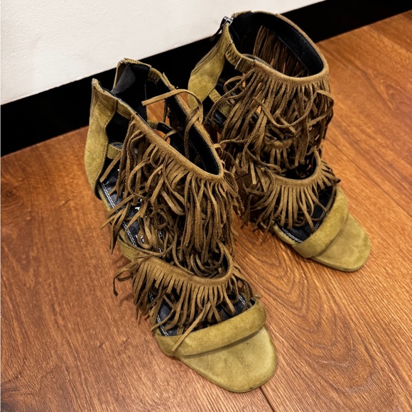 2 pair of shoes 
trendy 8.5 size  Chic Fringed Open-Toe Heels in Olive and Brown - Picture 1 of 7